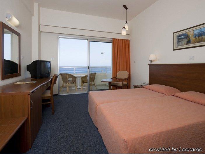 Sentido Kouzalis Beach Hotel Protaras Habitación foto